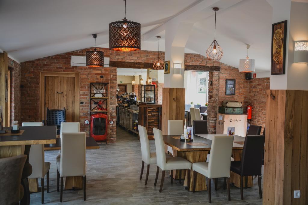 Ta Fabrika Restavracija,Pizzerija In Prenocisca Hotel Dravograd Kültér fotó